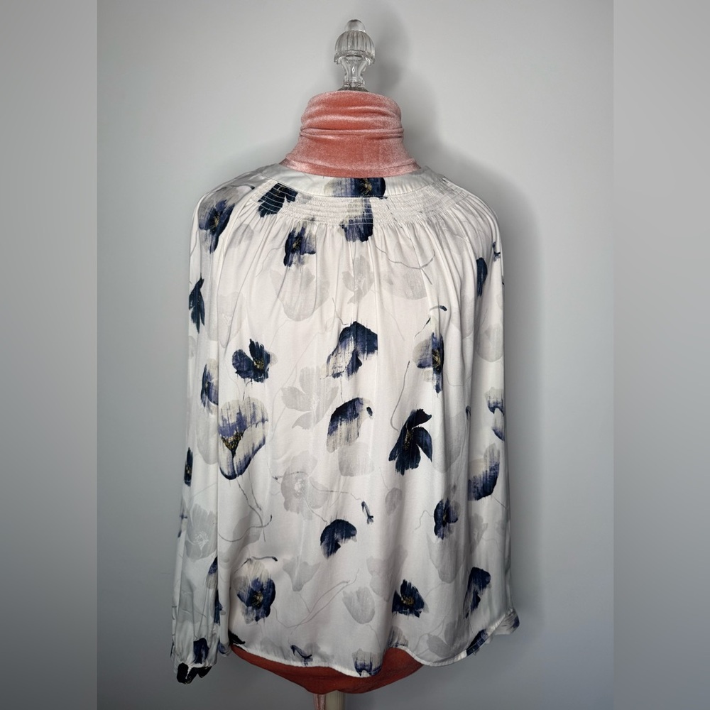 Ava & Viv Satin Cream and Navy Floral High neck Long sleeve Blouse Plus Size 1X